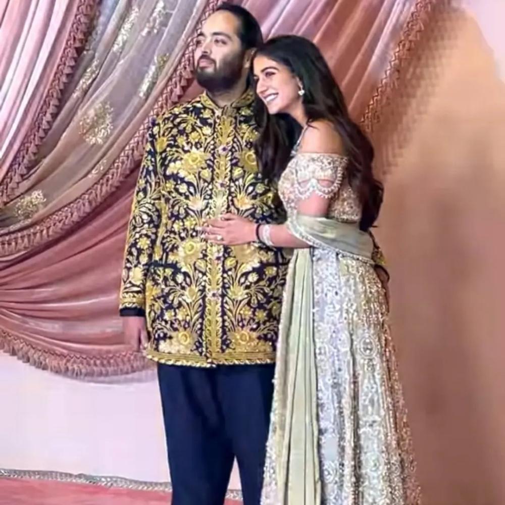rich-couple-anant-ambani-and-radhika-merchant-photos
